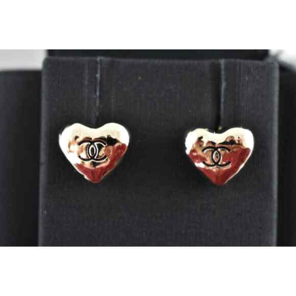 Chanel 22C Heart Shape Gold Black CC Interlocking Logo Statement Stud Earrings - Picture 1 of 12
